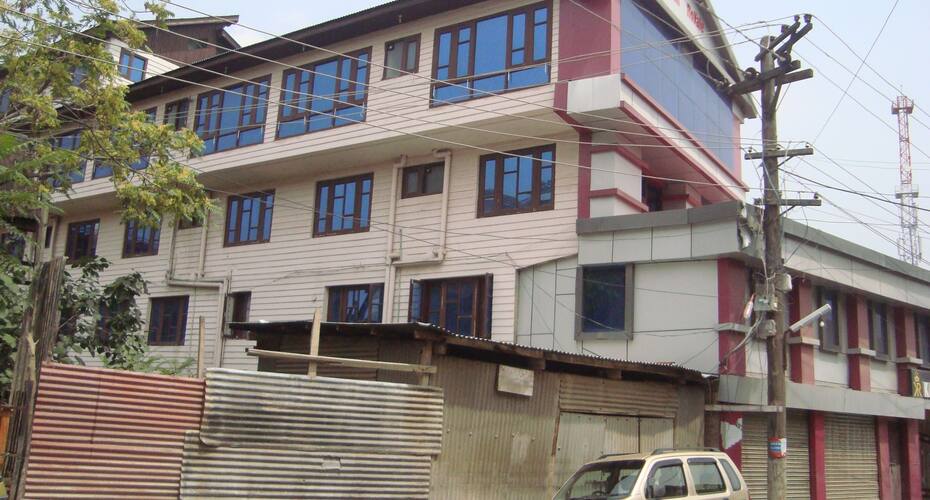 Hotel Kashmir Royale Resort, Srinagar 4